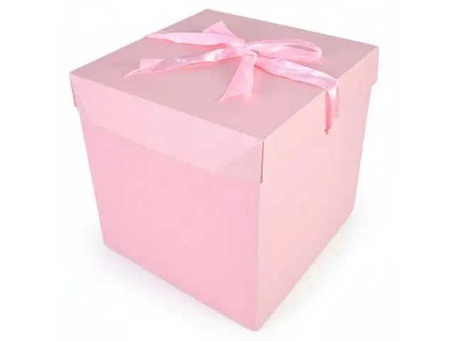 Caja de cartón rosada para regalos 22x22cm.