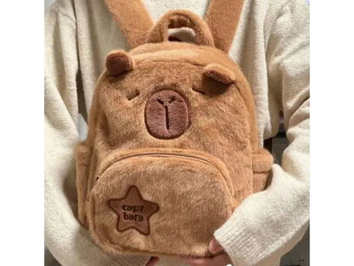 Mochila de felpa con bolsillo 25x22cm. Capibara